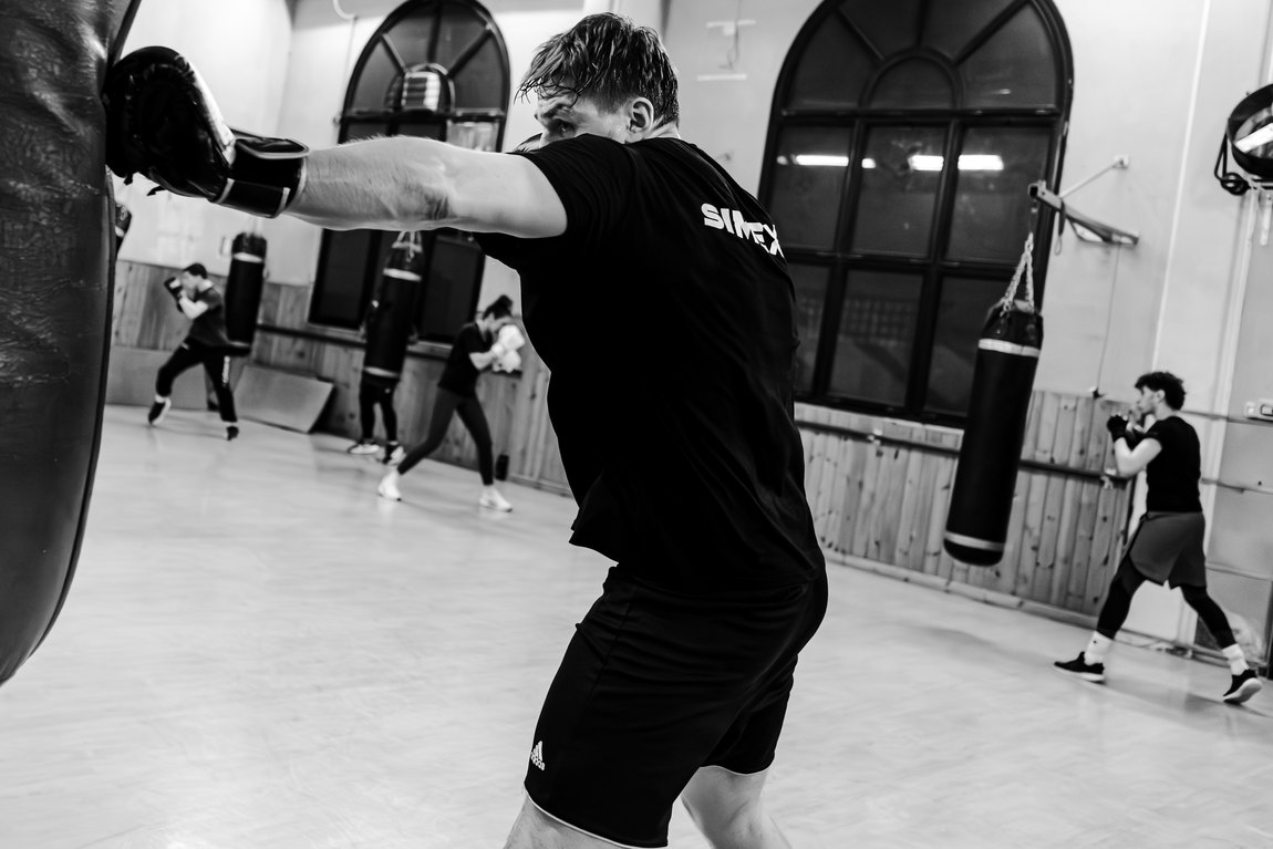Al sacco, con la palestra alle spalle. Dmytro Tonyshev · Sempre Avanti, Bologna.