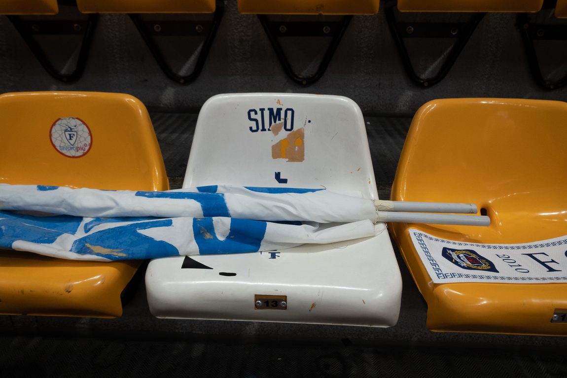 I seggiolini vuoti, a partita finita. FAITH · Fossa dei Leoni, Bologna.